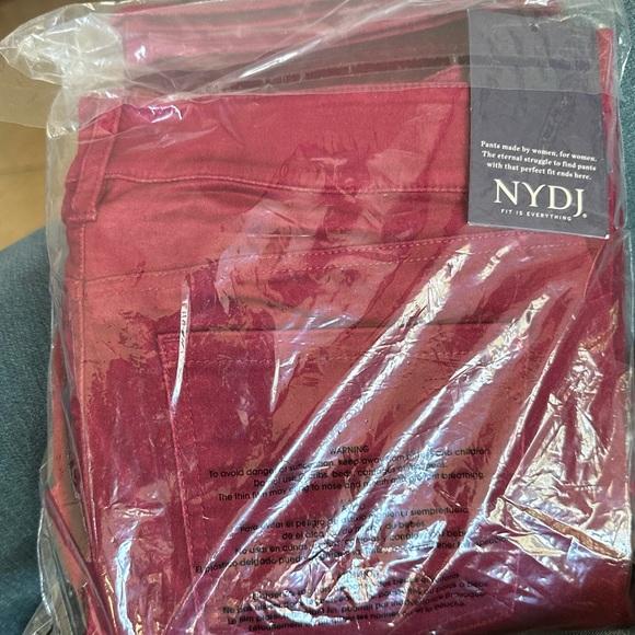 NYDJ Red Velvet Marilyn Straight Leg Velveteen Boysenberry Reactive Lift Tuck 2 - Picture 9 of 15